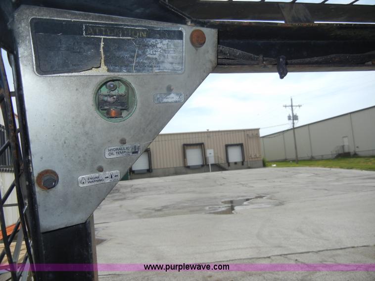 image for item M9710 Ford CL25 skid steer