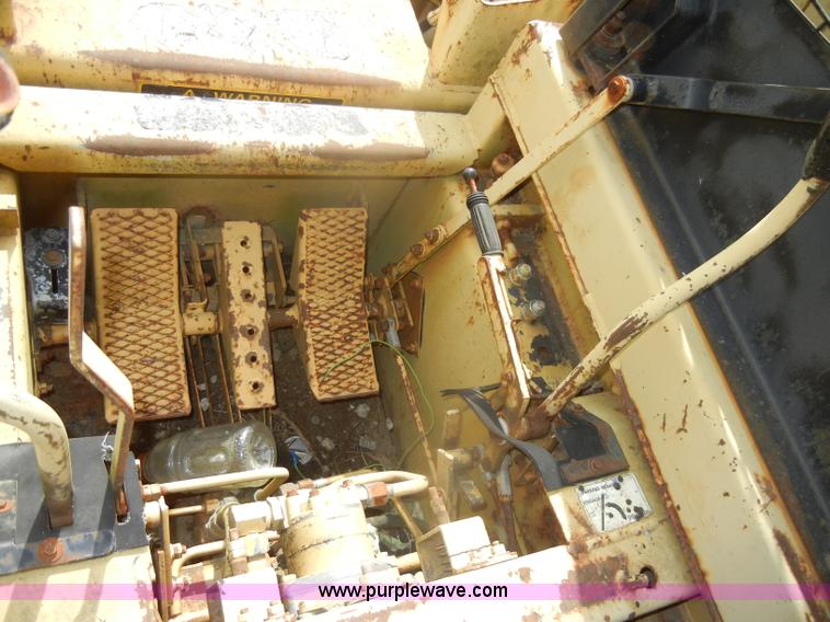 image for item M9710 Ford CL25 skid steer