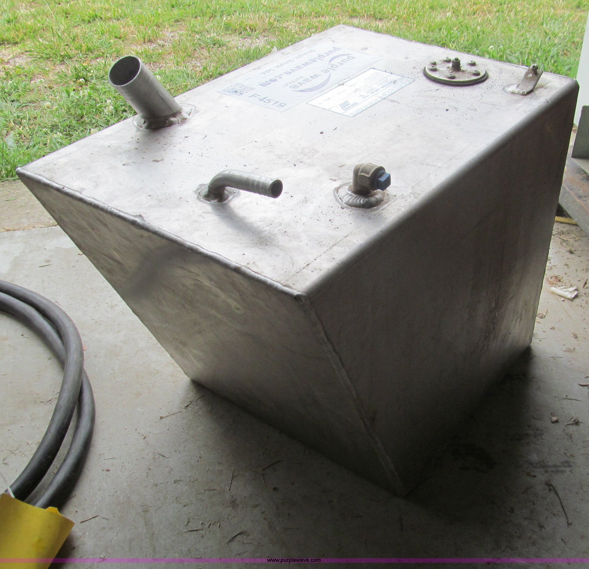 Florida Marine fuel tank in MO Item F4519 sold Purple Wave