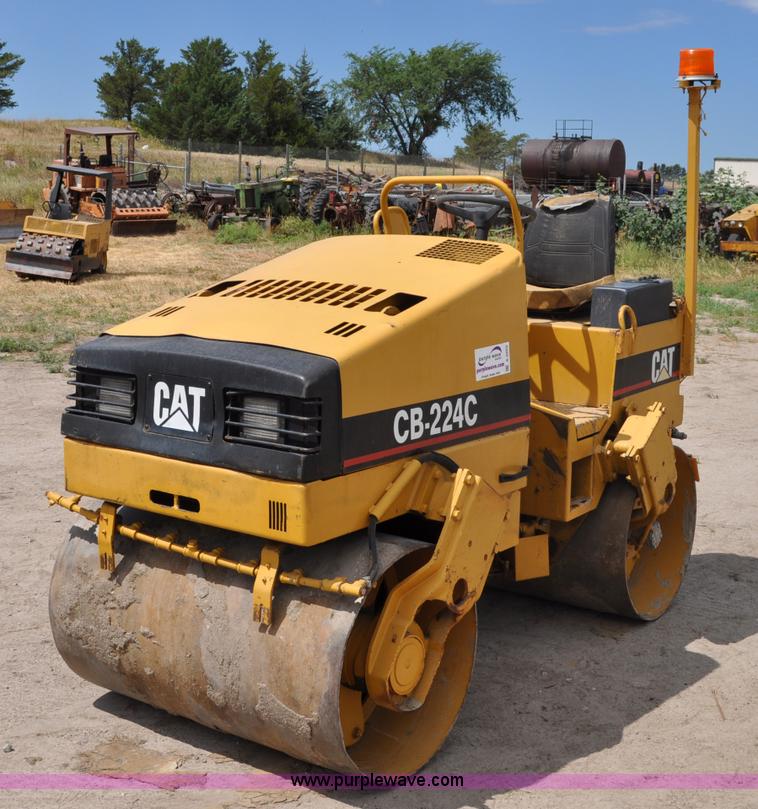 image for item A5953 1995 Caterpillar CB224C vibratory roller