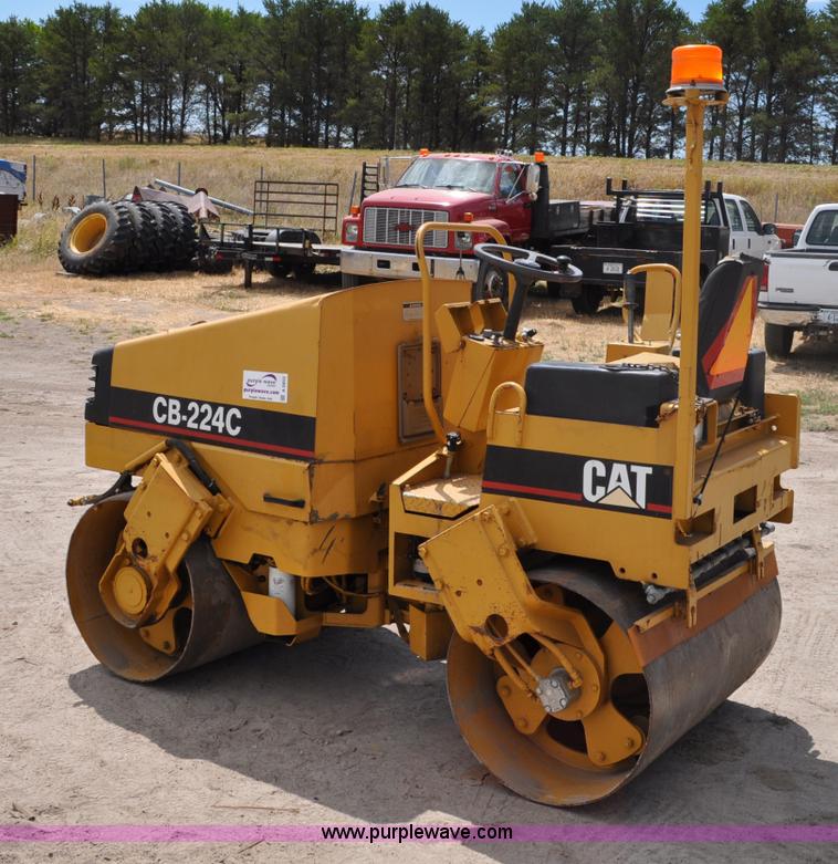 image for item A5953 1995 Caterpillar CB224C vibratory roller
