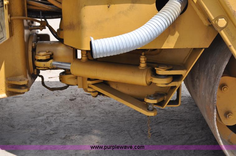 image for item A5953 1995 Caterpillar CB224C vibratory roller