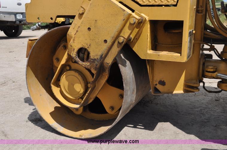 image for item A5953 1995 Caterpillar CB224C vibratory roller