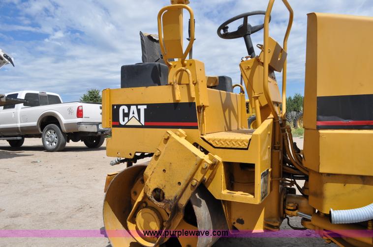 image for item A5953 1995 Caterpillar CB224C vibratory roller