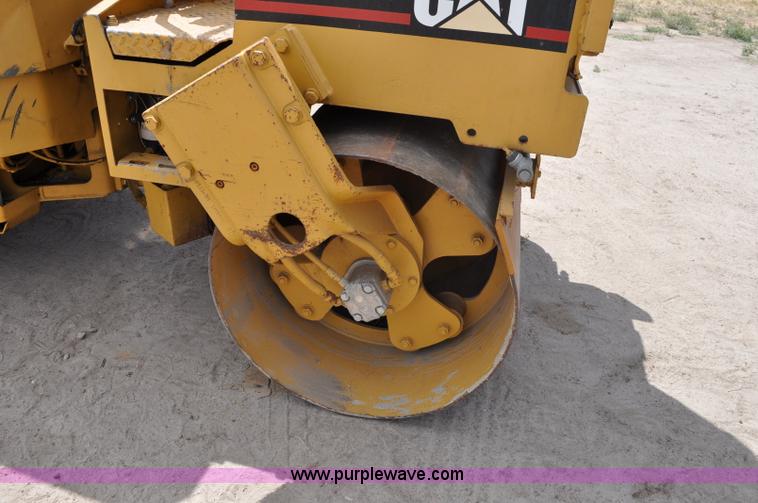 image for item A5953 1995 Caterpillar CB224C vibratory roller