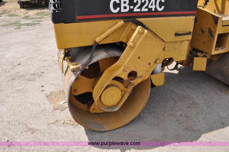 image for item A5953 1995 Caterpillar CB224C vibratory roller