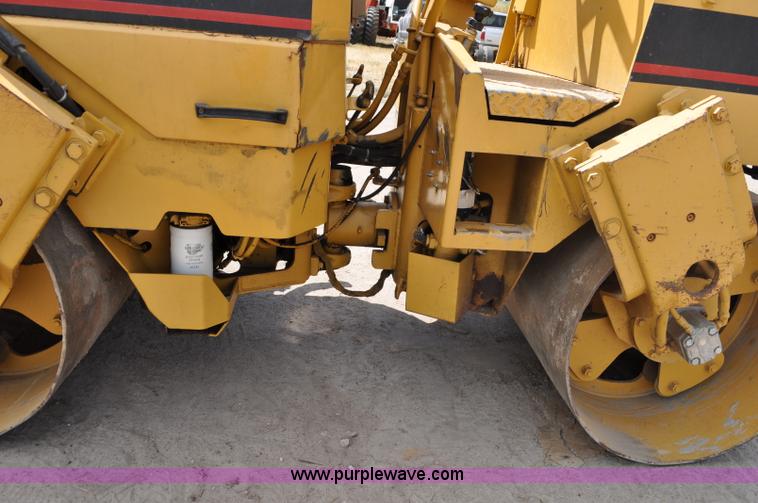 image for item A5953 1995 Caterpillar CB224C vibratory roller