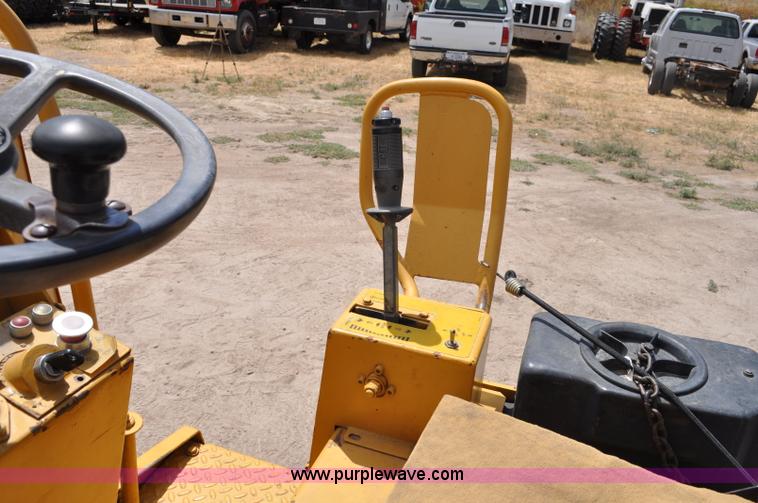 image for item A5953 1995 Caterpillar CB224C vibratory roller