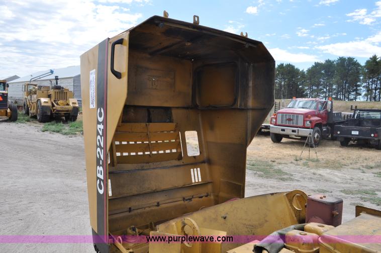 image for item A5953 1995 Caterpillar CB224C vibratory roller