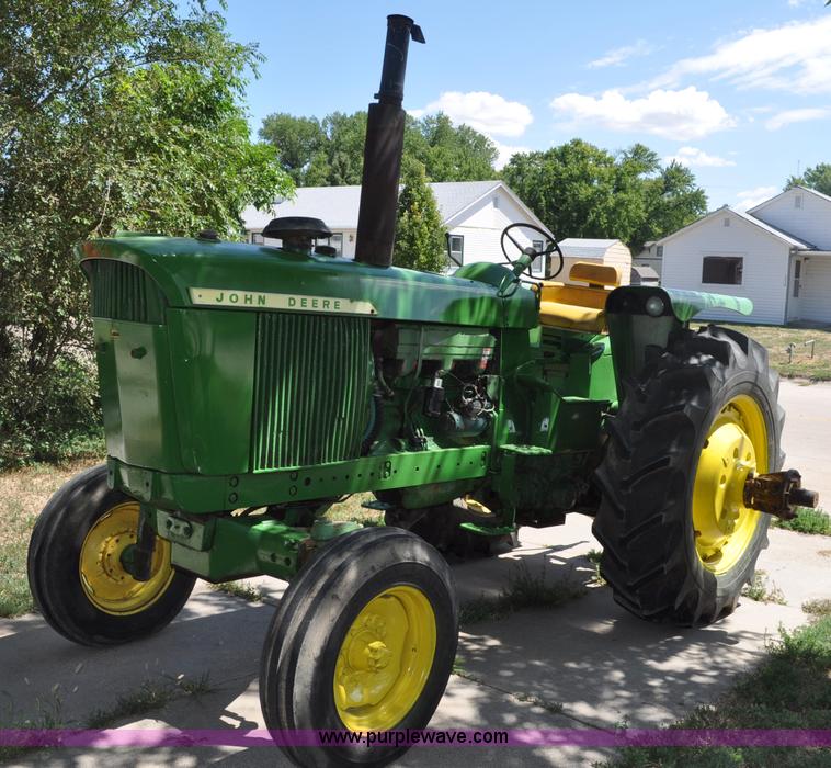 image for item A5960 1972 John Deere 4620 tractor