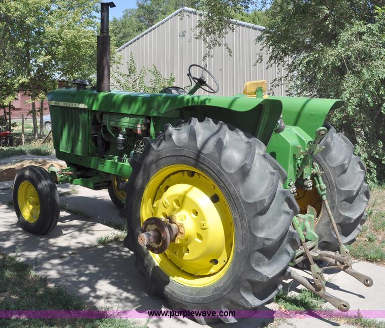 image for item A5960 1972 John Deere 4620 tractor
