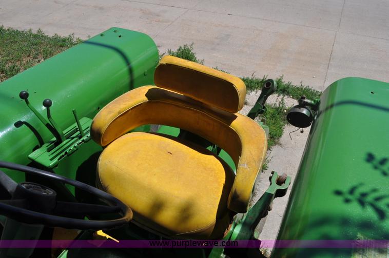 image for item A5960 1972 John Deere 4620 tractor