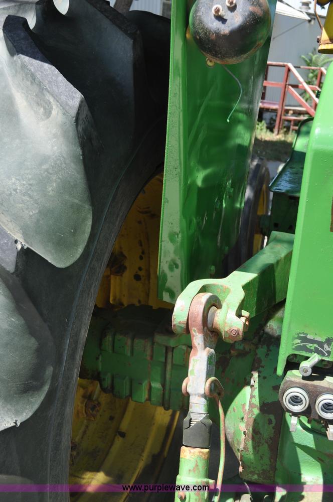 image for item A5960 1972 John Deere 4620 tractor