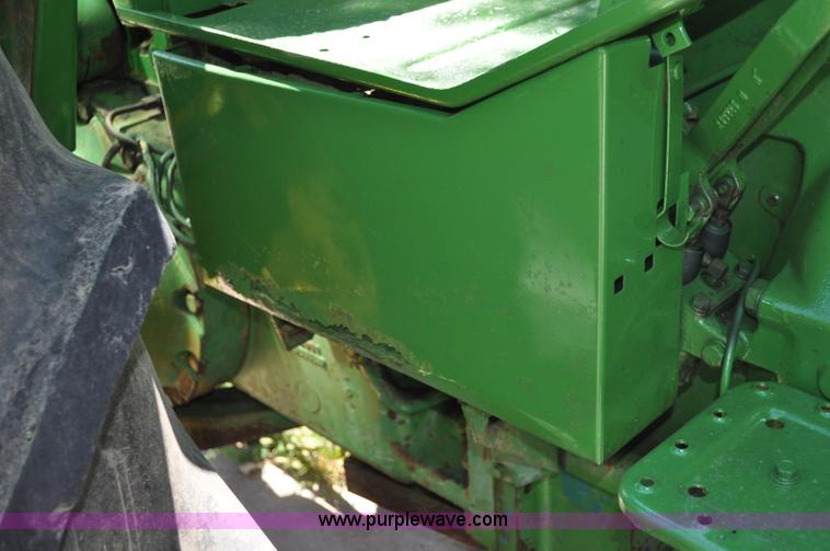 image for item A5960 1972 John Deere 4620 tractor