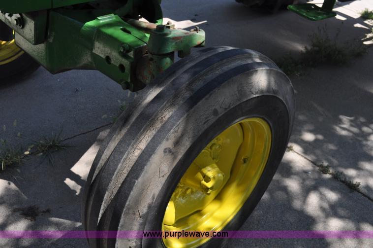 image for item A5960 1972 John Deere 4620 tractor