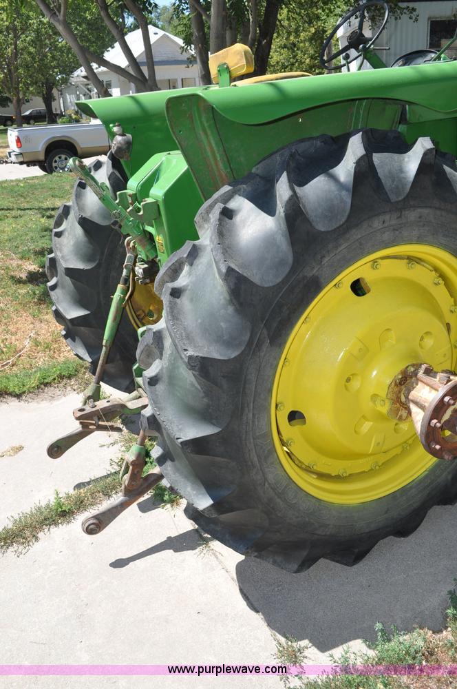 image for item A5960 1972 John Deere 4620 tractor