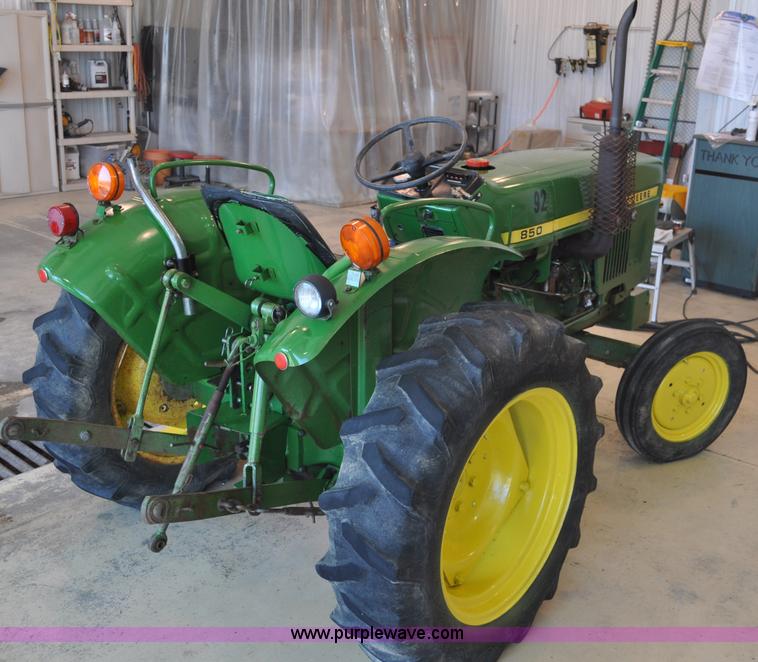 image for item A5964 1979 John Deere 850 tractor