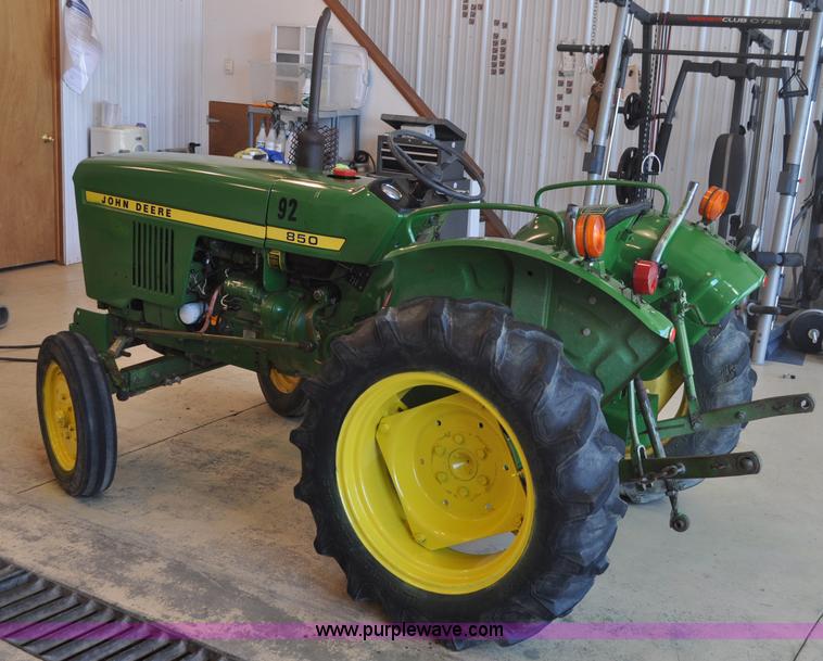 image for item A5964 1979 John Deere 850 tractor