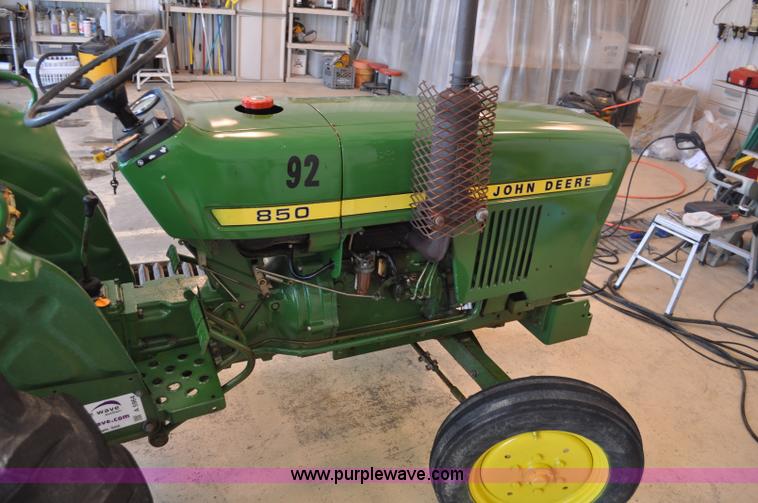 image for item A5964 1979 John Deere 850 tractor