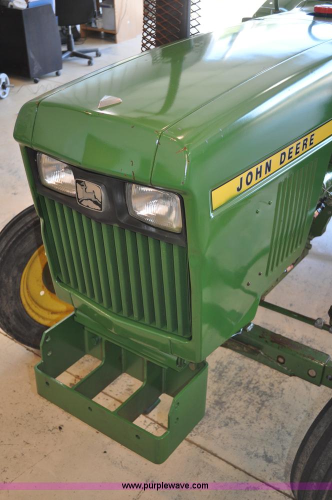 image for item A5964 1979 John Deere 850 tractor