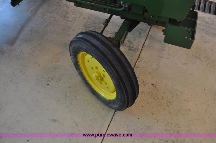 image for item A5964 1979 John Deere 850 tractor