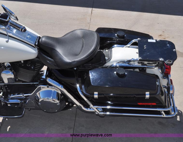 image for item A5965 2006 Harley-Davidson Road King Police motorcycle