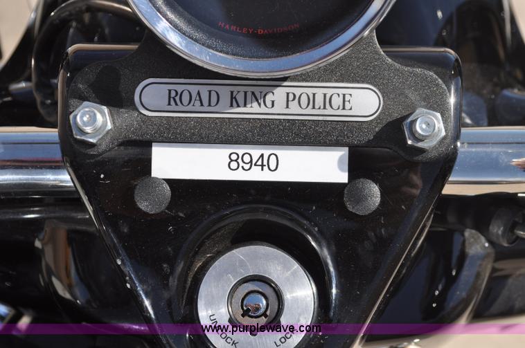 image for item A5965 2006 Harley-Davidson Road King Police motorcycle