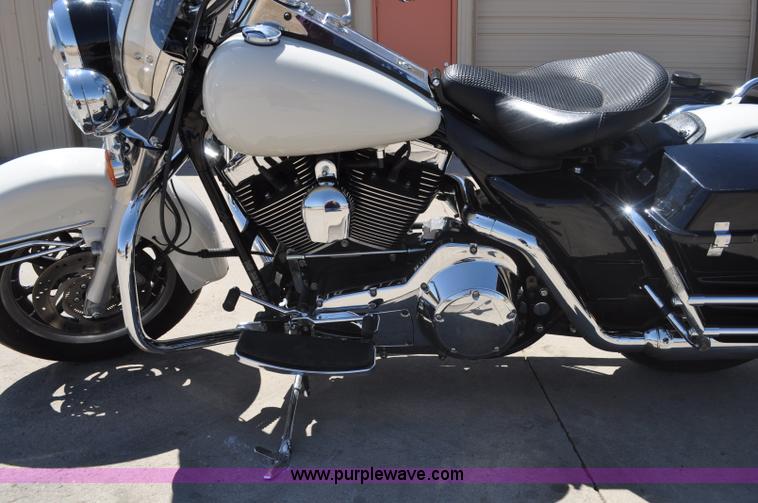 image for item A5965 2006 Harley-Davidson Road King Police motorcycle