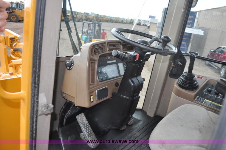 image for item A5968 1999 John Deere 624H wheel loader