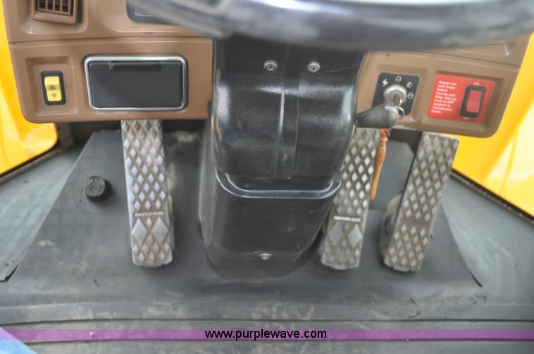 image for item A5968 1999 John Deere 624H wheel loader