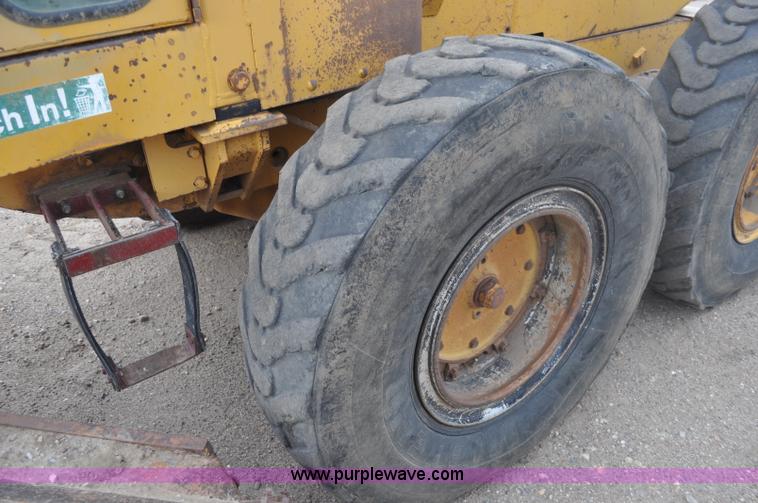 image for item A5969 1973 Caterpillar 12F motor grader