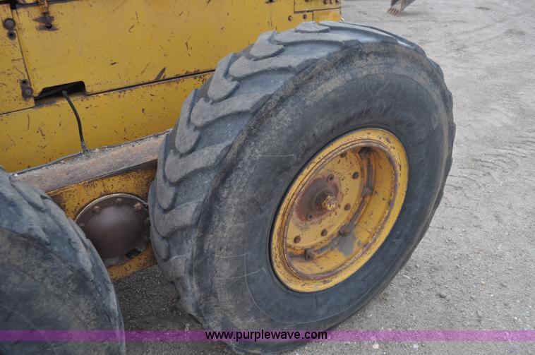 image for item A5969 1973 Caterpillar 12F motor grader