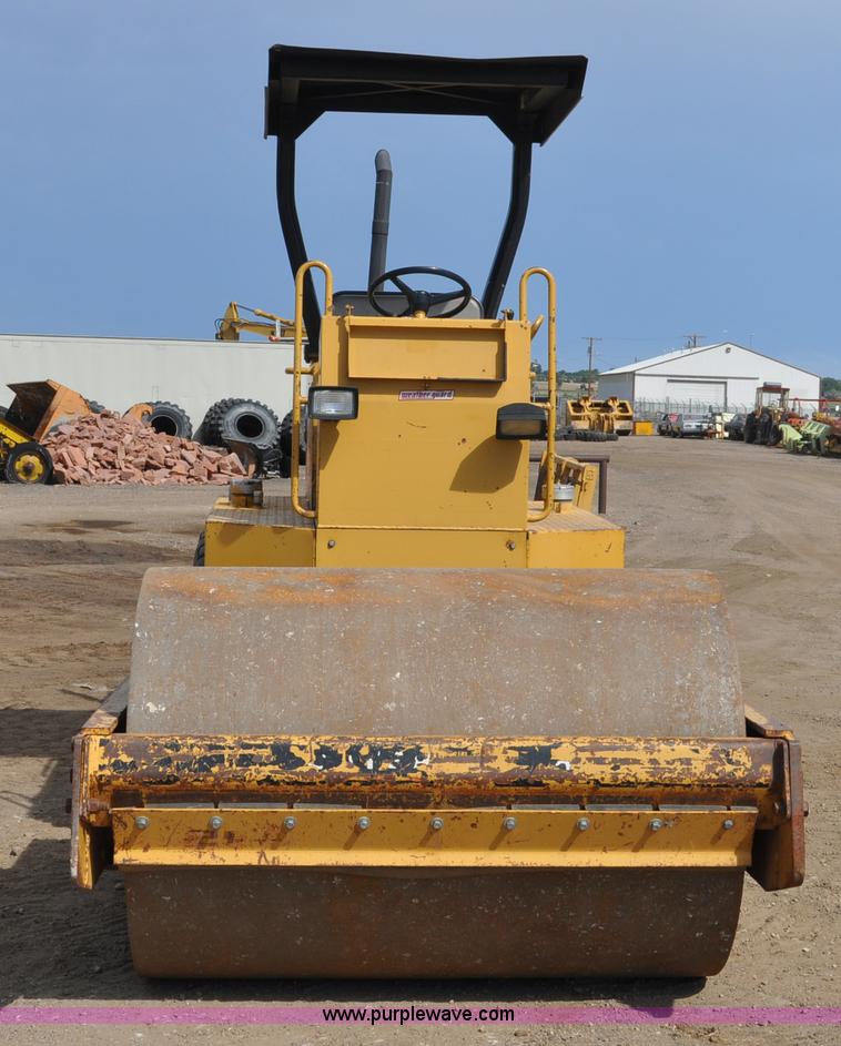 image for item A5972 1990 Caterpillar 433B vibratory roller