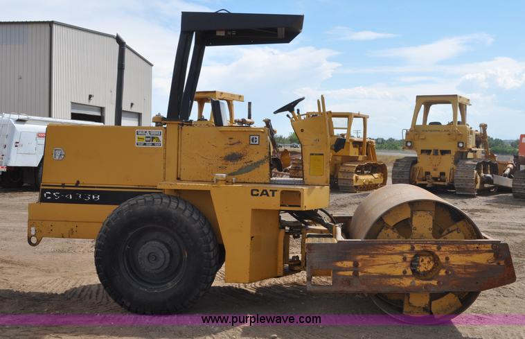 image for item A5972 1990 Caterpillar 433B vibratory roller
