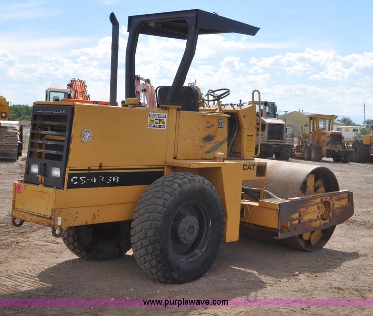 image for item A5972 1990 Caterpillar 433B vibratory roller