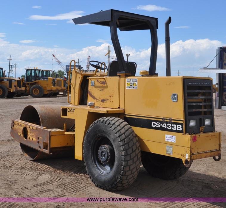 image for item A5972 1990 Caterpillar 433B vibratory roller