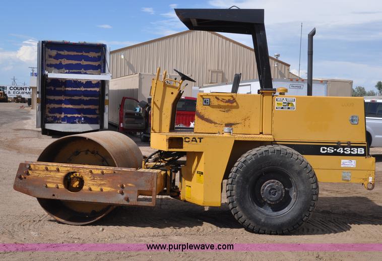 image for item A5972 1990 Caterpillar 433B vibratory roller