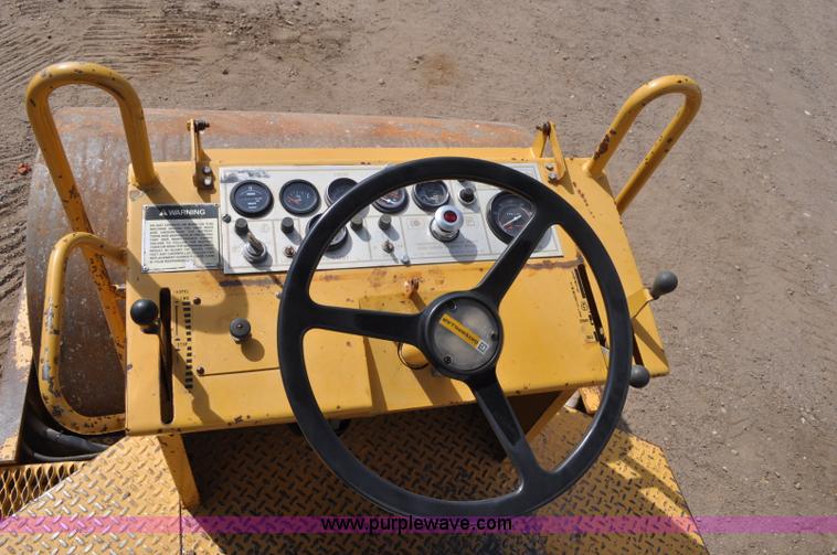image for item A5972 1990 Caterpillar 433B vibratory roller