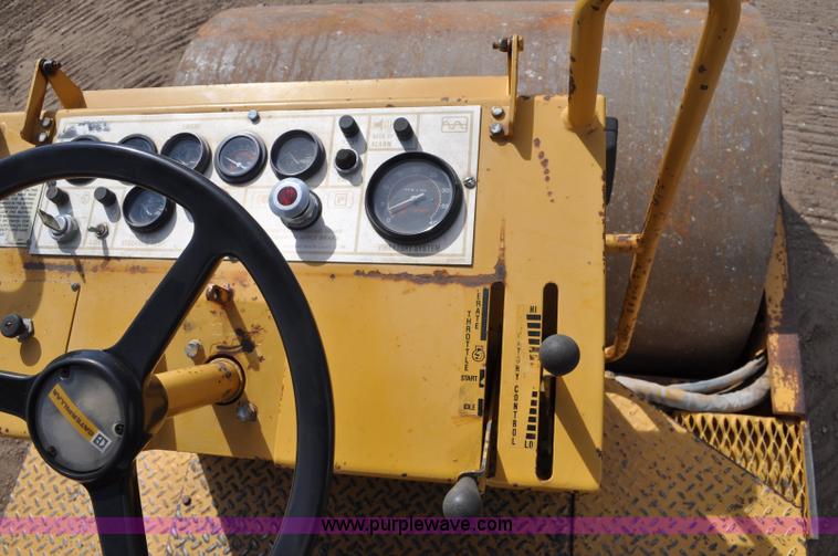 image for item A5972 1990 Caterpillar 433B vibratory roller