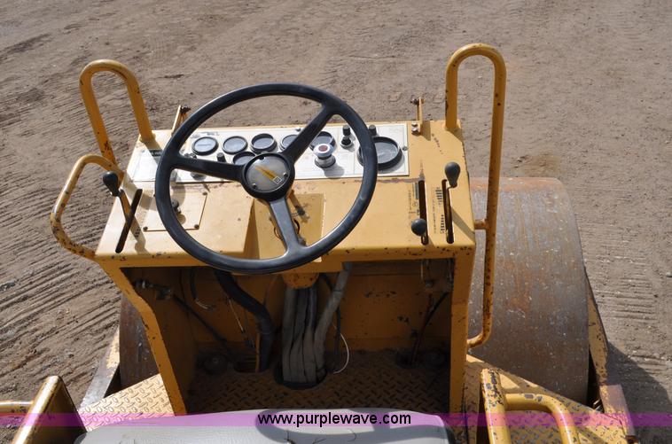 image for item A5972 1990 Caterpillar 433B vibratory roller