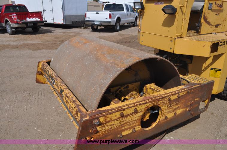 image for item A5972 1990 Caterpillar 433B vibratory roller