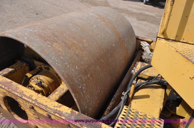 image for item A5972 1990 Caterpillar 433B vibratory roller