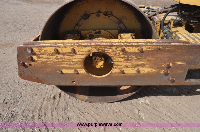 image for item A5972 1990 Caterpillar 433B vibratory roller