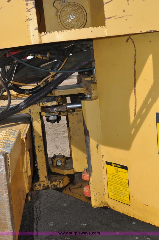 image for item A5972 1990 Caterpillar 433B vibratory roller