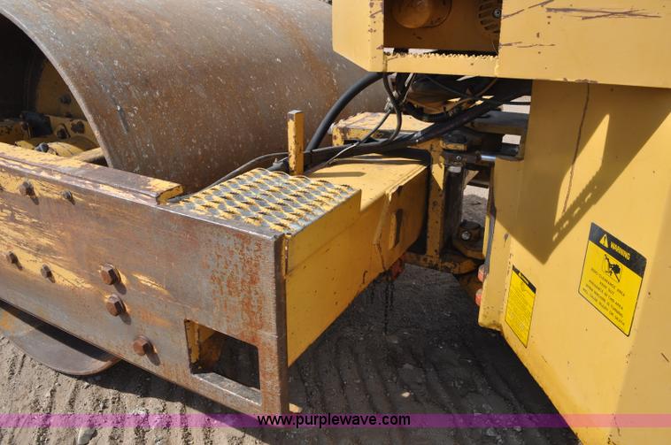 image for item A5972 1990 Caterpillar 433B vibratory roller