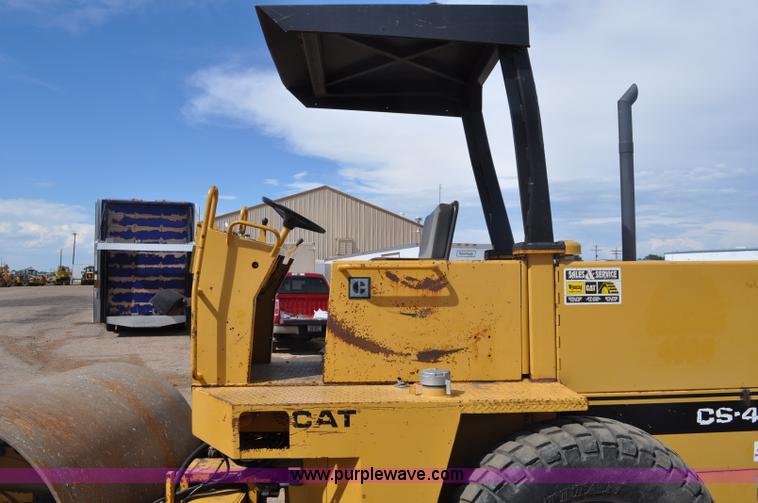 image for item A5972 1990 Caterpillar 433B vibratory roller