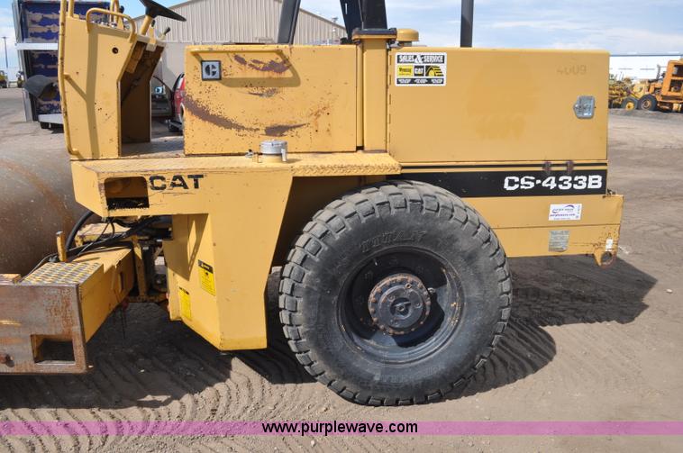 image for item A5972 1990 Caterpillar 433B vibratory roller