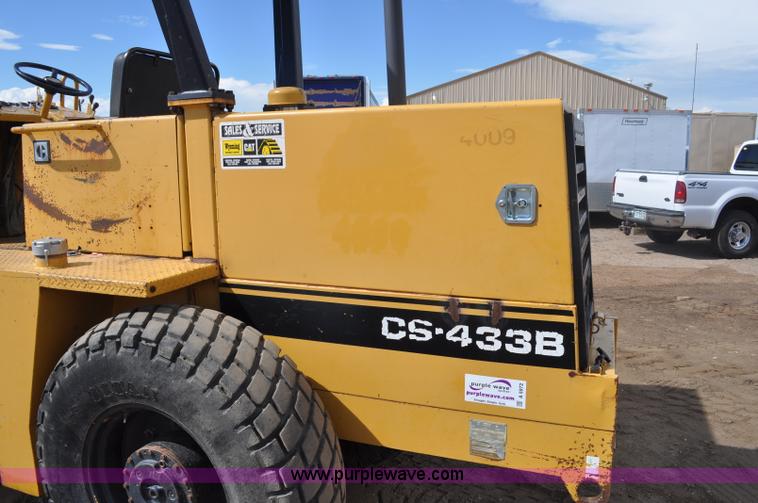 image for item A5972 1990 Caterpillar 433B vibratory roller