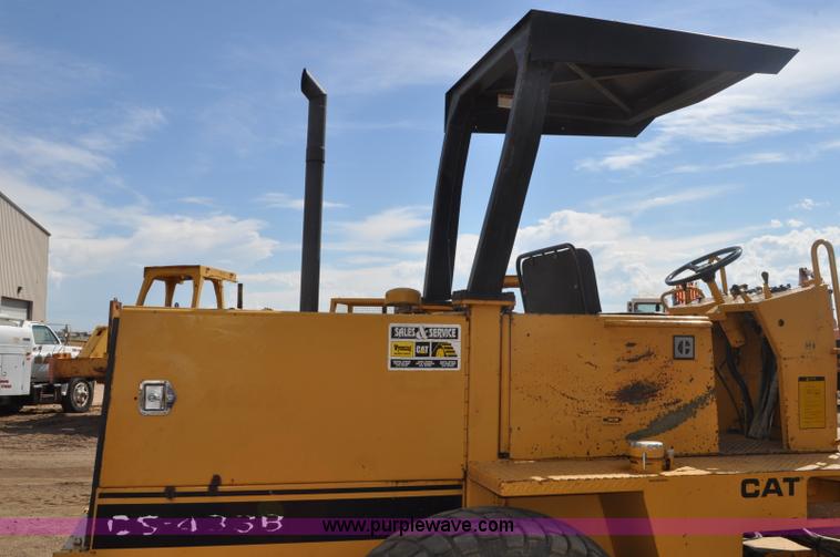 image for item A5972 1990 Caterpillar 433B vibratory roller