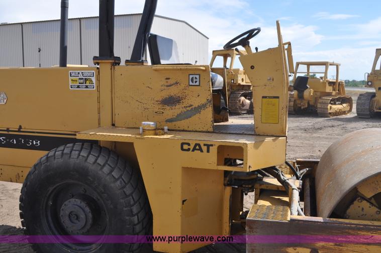 image for item A5972 1990 Caterpillar 433B vibratory roller